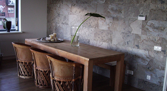 Mur de salle à manger en parement de feuilles de pierre PERREFLEX